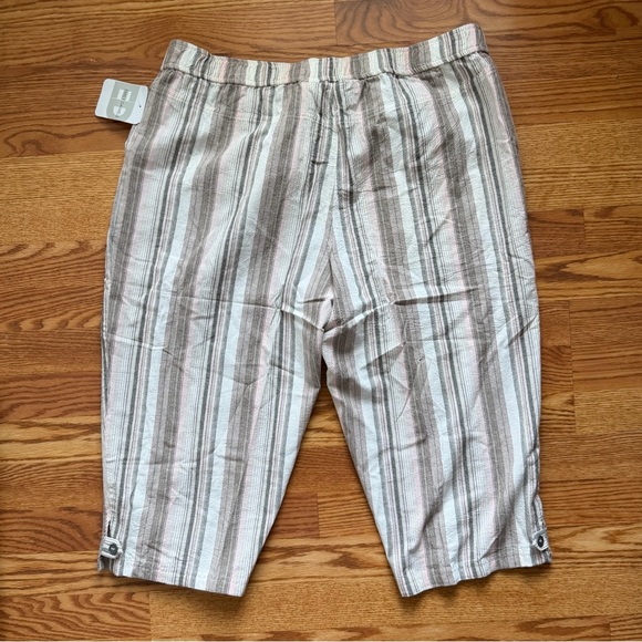 Emily Daniels Capri Pants - Picture 7 of 7